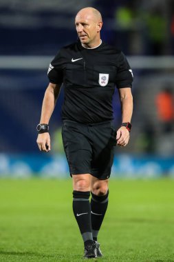 Hakem Andy Davies Gök İddia Şampiyonası maçında Birmingham City, Birmingham 'a karşı St Andrews, Birmingham, İngiltere, 12 Mart 202
