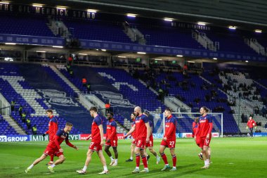 Middlesbrough oyuncuları maç öncesi ısınma maçında Birmingham City ve Middlesbrough maçında St Andrews, Birmingham, İngiltere, 12 Mart 202