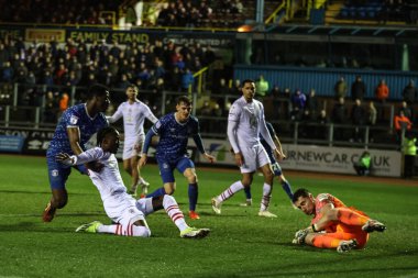 Carlisle United takımından Harry Lewis, 12 Mart 202 'de İngiltere' nin Carlisle Park kentinde oynanan Sky Bet 1 karşılaşmasında Carlisle United 'ın Barnsley' e karşı oynadığı maçta Barnsley 'den Devante Cole' u kurtardı.