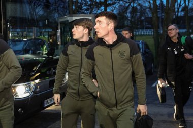 Barnsley 'den Luca Connell ve Barnsley' den Conor Grant, 12 Mart 202 'de İngiltere, Carlisle' daki Brunton Park 'ta oynanan Sky Bet Lig 1 maçı sırasında geldiler.