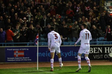 Barnsley 'den Jon Russell, 12 Mart 202' de İngiltere 'nin Carlisle kenti Brunton Park' ta oynanan Sky Bet Lig 1 karşılaşmasında 1-3 'lük galibiyetini kutluyor.