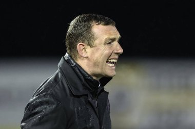 Neill Collins Barnsley 'in baş antrenörü takımına 12 Mart 202' de Brunton Park, Carlisle, İngiltere 'de oynanan Sky Bet 1 karşılaşmasında Carlisle United ve Barnsley maçında talimat verdi.