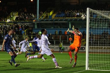 Barnsley 'den Jon Russell, 12 Mart 202' de İngiltere, Carlisle, Brunton Park 'ta oynanan Sky Bet Ligi 1 karşılaşmasında 1-3 berabere kaldı.