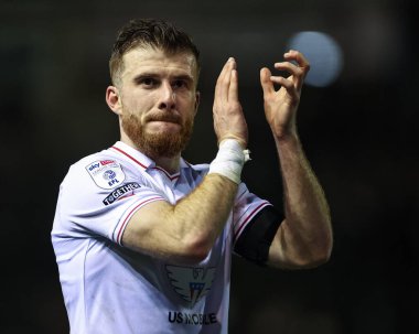 Barnsley 'den Nicky Cadden, İngiltere' nin Carlisle kentinde 12 Mart 202 'de oynanan Sky Bet 1 karşılaşmasında Carlisle United ile Barnsley' i alkışlıyor.