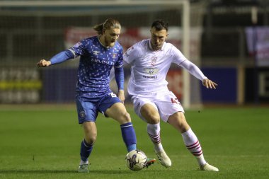 Carlisle United 'dan Luke Armstrong ve Barnsley' den Josh Earl, 12 Mart 202 'de Brunton Park, Carlisle, İngiltere' de oynanan Sky Bet Lig 1 karşılaşmasında top için mücadele ettiler.