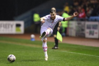 Barnsley 'den Nicky Cadden, 12 Mart 202' de İngiltere, Carlisle, Brunton Park 'ta Carlisle United ile Barnsley arasındaki Sky Bet 1 maçında pas attı.