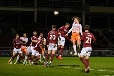 Blackpool 'dan George Byers, 12 Mart 202' de İngiltere 'nin Northampton Stadyumu' nda oynanan Northampton Town-Blackpool maçında kaleye doğru ilerliyor.