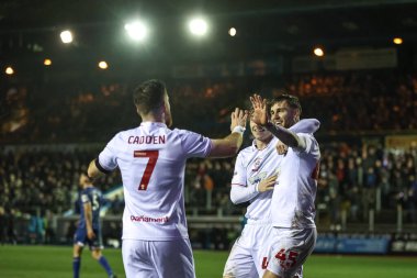 Barnsley 'den John Mcatee, 12 Mart 202' de İngiltere 'nin Carlisle Park kentinde oynanan Sky Bet Lig 1 karşılaşmasında golünü 1-2 atmasını kutluyor.