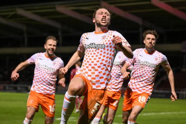 Blackpool 'dan Matthew Pennington, 12 Mart 202' de İngiltere, Northampton 'daki Sixfields Stadyumu' nda oynanan Sky Bet 1 maçında 0-1 'lik galibiyetini kutluyor.