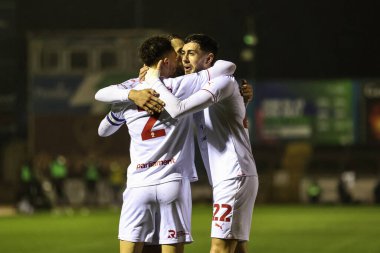 Barnsley 'den Jordan Williams, 12 Mart 202' de İngiltere 'nin Carlisle kenti Brunton Park' ta oynanan Sky Bet Lig 1 karşılaşmasında golünü 1-1 atmasını kutluyor.