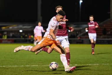 Blackpool takımından Jordan Lawrence-Gabriel, 12 Mart 202 tarihinde Northampton Town, Northampton Stadyumu 'nda Blackpool' a karşı oynanan Sky Bet 1 maçı sırasında çekim yapıyor.