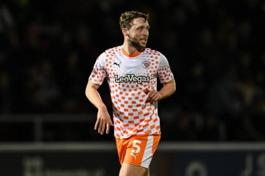 Blackpool 'dan Matthew Pennington, Sky Bet League 1 maçı sırasında Northampton Town, Blackpool' a karşı Sixfields Stadyumu, Northampton, İngiltere, 12 Mart 202