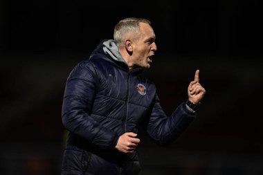 Blackpool teknik direktörü Neil Critchley, 12 Mart 202 tarihinde İngiltere 'nin Sixfields Stadyumu' nda oynanan Northampton Town-Blackpool maçının sonunda taraftarlarıyla kutlama yapıyor.