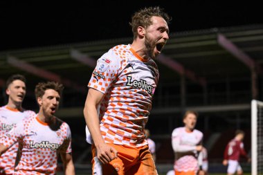 Blackpool 'dan Matthew Pennington, 12 Mart 202' de İngiltere, Northampton 'daki Sixfields Stadyumu' nda oynanan Sky Bet 1 maçında 0-1 'lik galibiyetini kutluyor.