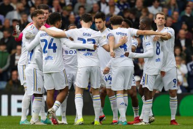 Leeds takımı 17 Mart 202 'de Leeds Road, Leeds, İngiltere' de Leeds United ve Millwall maçından önce toplandı.