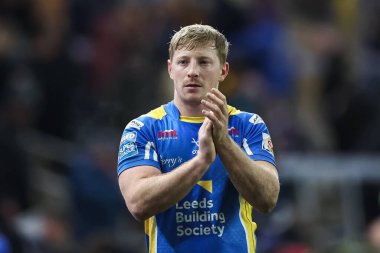 Leeds Rhinos takımından Lachlan Miller, 15 Mart 202 'de Leeds Stadyumu, Leeds, İngiltere' de oynanan Betfred Süper Lig 5. Raundunun sonunda taraftarları alkışlıyor.