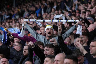 Leeds United taraftarları 17 Mart 202 'de Leeds Road, Leeds, İngiltere' de oynanan Sky Bet Şampiyonası maçında takımlarına tezahürat yaptılar.