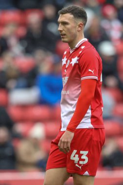 Barnsley takımından Josh Earl, 16 Mart 202 'de Oakwell, Barnsley, İngiltere' de Cheltenham Town 'a karşı oynanan Sky Bet 1 karşılaşmasında