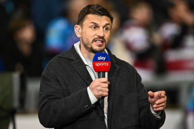Jon Wilkin eski futbolcu ve Sky TV Pundit Betfred Süper Lig 5. Raundunda Salford Red Devils, Wigan Warriors 'a karşı Salford Community Stadyumu, Eccles, İngiltere, 14 Mart 202