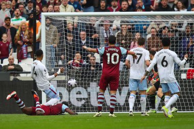 West Ham United takımından Michail Antonio Premier League maçında 1-0 öne geçiyor. West Ham United, Aston Villa 'ya karşı. Londra Stadyumu, 17 Mart 202