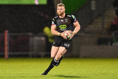Wigan Warriors takımından Luke Thompson, Salford Community Stadyumu 'nda oynanan Salford Red Devils vs Wigan Warriors maçında ilk raundu kazandı.