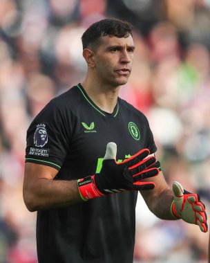 Aston Villa 'dan Emiliano Martnez Premier Lig maçı sırasında West Ham United, Aston Villa' ya karşı Londra Stadyumu, İngiltere, 17 Mart 2024