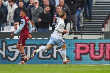 Aston Villa 'dan Nicol Zaniolo, 17 Mart 2024' te Londra Stadyumu 'nda oynanan Premier League maçında West Ham United ve Aston Villa maçında 1-1 kazanma hedefini kutluyor.