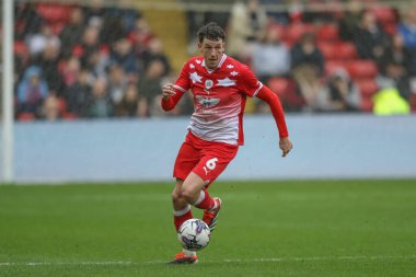 Barnsley 'li Mal de Gevigney, 16 Mart 2024' te İngiltere 'nin Oakwell kentinde oynanan Sky Bet 1 maçında topa vuruyor.