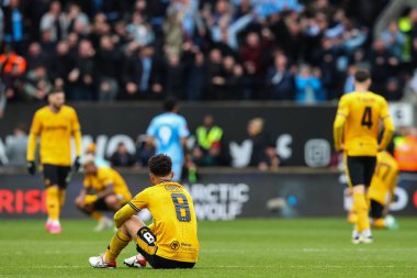 Wolverhampton Wanderers 'dan Joo Gomes, 16 Mart 2024 tarihinde Birleşik Krallık' ın başkenti Wolverhampton 'da oynanan son karşılaşma olan FA Cup Quarter- Wolverhampton Wanderers ile Coventry City maçında takımının kaybetmesine tepki gösterdi.