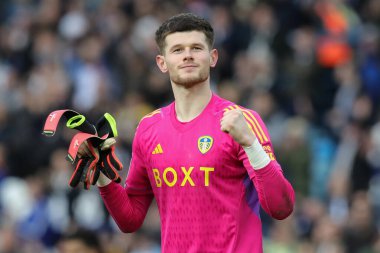 Leeds United takımından Illan Meslier 17 Mart 202 'de Leeds Road, Leeds, İngiltere' de Leeds United 'a karşı oynadığı Sky Bet Şampiyonası maçını kutluyor.