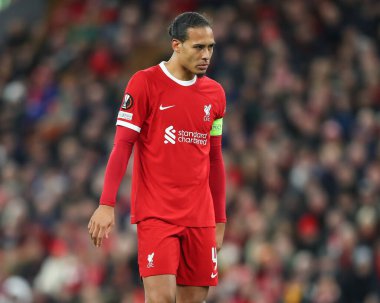 Liverpool 'dan Virgil van Dijk, UEFA Avrupa Ligi maçı sırasında Liverpool, Anfield, Liverpool' da Sparta Prag 'a karşı, 14 Mart 202