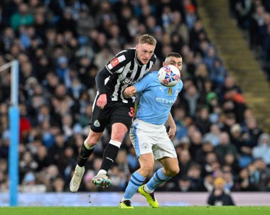 Newcastle United takımından Sean Longstaff, 16 Mart 202 tarihinde Etihad Stadyumu 'nda oynanan ve Manchester City ile Newcastle United' ın karşı karşıya geldiği son karşılaşmada topu sürüyor.