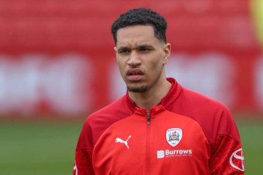 Barnsley 'den Jon Russell maç öncesi ısınma oturumunda Sky Bet 1 maçında Barnsley ile Cheltenham Town, Oakwell, Barnsley, Birleşik Krallık' ta karşılaşacak.