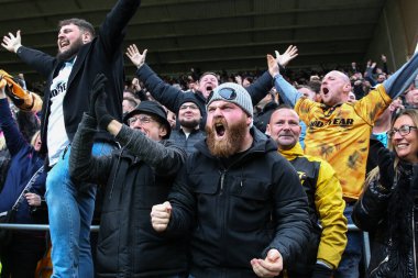 Wolverhampton Wanderers, Birleşik Krallık 'ın başkenti Wolverhampton' da oynanan 16 Mart 202 'de oynanan son karşılaşmada kenar gollerini 2-1 kazanarak kutluyor.