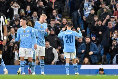 Manchester City 'den Bernardo Silva, 16 Mart 202 tarihinde Etihad Stadyumu' nda oynanan ve Manchester City 'nin Newcastle United' a karşı oynadığı final karşılaşmasında Manchester City 'nin 2-0 kazanmasını kutluyor.