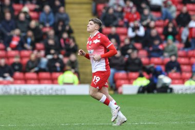 Barnsley 'li Aiden Marsh, 16 Mart 202' de İngiltere 'nin Oakwell kentinde oynanan Sky Bet 1 maçında Barnsley' e karşı Cheltenham Town maçında ikinci yarıda yerini aldı.
