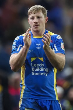 Leeds Rhinos takımından Lachlan Miller, 15 Mart 202 'de Leeds Stadyumu, Leeds, İngiltere' de oynanan Betfred Süper Lig 5. Raundunun sonunda taraftarları alkışlıyor.