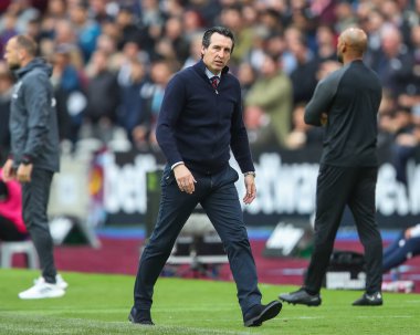 Premier Lig maçında Aston Villa 'nın Unai Emery teknik direktörü West Ham United, Londra Stadyumu' nda Aston Villa 'ya karşı, 17 Mart 202