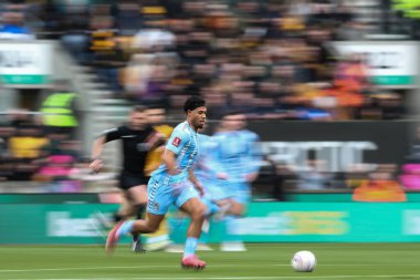 Coventry City 'den Milan van Ewijk, 16 Mart 202 tarihinde Wolverhampton Wanderers' ın Coventry City 'e karşı oynadığı 16 Mart 202 tarihinde oynanan son karşılaşma sırasında topu bırakıyor.