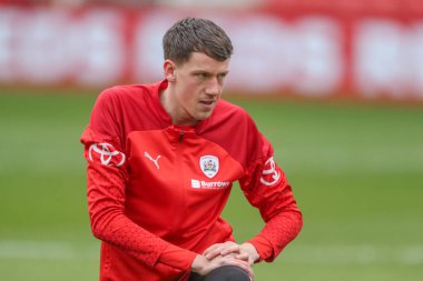 Barnsley 'den Mal de Gevigney maç öncesi ısınma oturumunda Sky Bet 1 maçı sırasında Barnsley ile Cheltenham Town Oakwell, Barnsley, Birleşik Krallık' ta, 16 Mart 2024