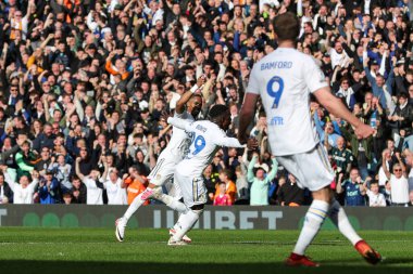 Leeds United takımından Wilfried Gnonto, 17 Mart 202 'de Leeds Road, Leeds, İngiltere' de oynanan Sky Bet Şampiyonası maçında golünü 1-0 ile kutluyor.