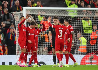 Liverpool 'dan Bobby Clark, UEFA Avrupa Ligi karşılaşmasında Liverpool' un Sparta Prag 'a karşı Anfield, Liverpool, İngiltere' de 14 Mart 202 'de oynadığı maçta Liverpool' u 2-0 yenme hedefini kutluyor.