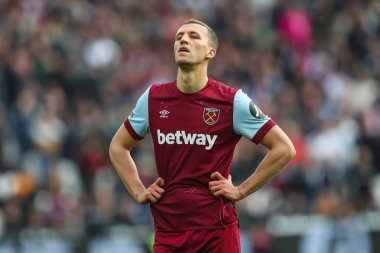West Ham United Premier Lig karşılaşmasında Tom Souek, 17 Mart 2024 'te Londra Stadyumu' nda West Ham United 'a karşı Aston Villa maçında