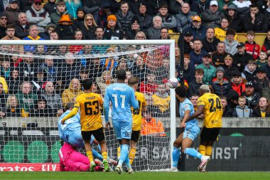 Coventry City 'den Ellis Simms, 16 Mart 202' de Birleşik Krallık 'ın başkenti Molineux' da oynanan ve Wolverhampton 'un Coventry City' ye karşı oynadığı son karşılaşma olan Emirates FA Kupası Çeyreği 'nde 0-1 berabere kalma golünü attı.