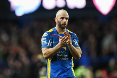 Leeds Rhinos takımından Matt Frawley, 15 Mart 202 'de Leeds Stadyumu, Leeds, İngiltere' de oynanan Betfred Süper Lig 5. Raundunun sonunda taraftarları alkışlıyor.