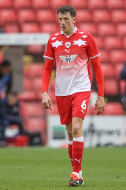 Barnsley 'li Mal de Gevigney, Sky Bet Ligi 1 maçı sırasında Barnsley ile Cheltenham Town, Oakwell, Barnsley, Birleşik Krallık' ta, 16 Mart 2024