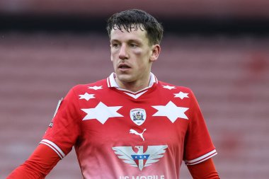 Barnsley 'li Mal de Gevigney, 16 Mart 2024' te İngiltere 'nin Oakwell kentinde oynanan Sky Bet 1 maçında Barnsley ile Cheltenham Town arasındaki son düdük çaldıktan sonra