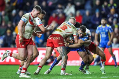 St. Helens 'ten Leeds Gergedan Jake Wingfield' dan Mickael Goudemand 5. Betfred Süper Lig karşılaşmasında Leeds Gergedan St. Helens 'e karşı Headingley Stadyumu, Leeds, İngiltere, 15 Mart 202