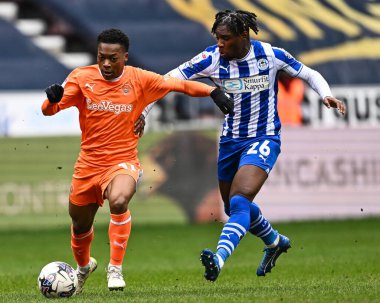 Blackpool 'dan Karamoko Dembele, 16 Mart 202' de İngiltere 'nin Wigan Stadyumu' nda oynanan Wigan Atletizm ve Blackpool maçında topla bir çıkış yaptı.