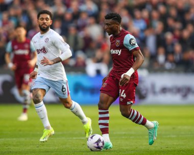 Mohammed Kudus of West Ham United makes a break with the ball during the Premier League match West Ham United vs Aston Villa at London Stadium, London, United Kingdom, 17th March 202